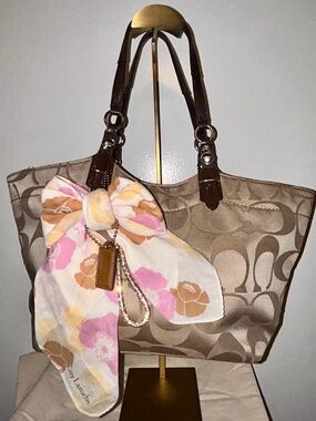 COACH Tote Bag Beige Tan Woven
Jacquard Fabric Signature Collection. Y2K